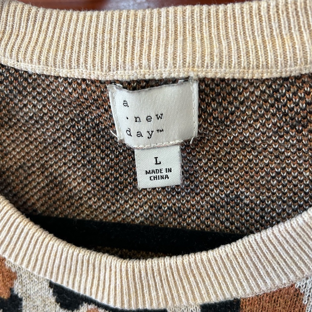 Leopard Print Sweater - Picture 4 of 6